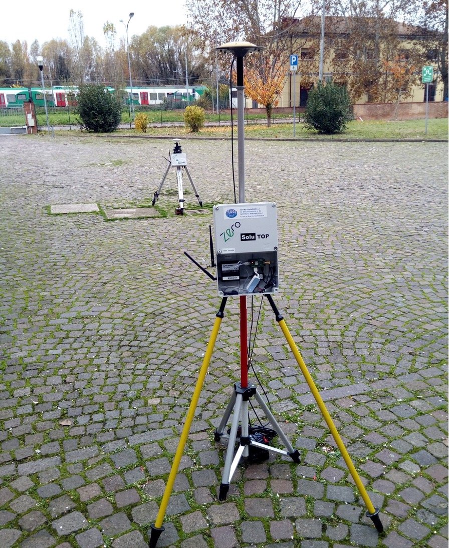 Strumentazione GNSS impiegata per rilievi di campagna.