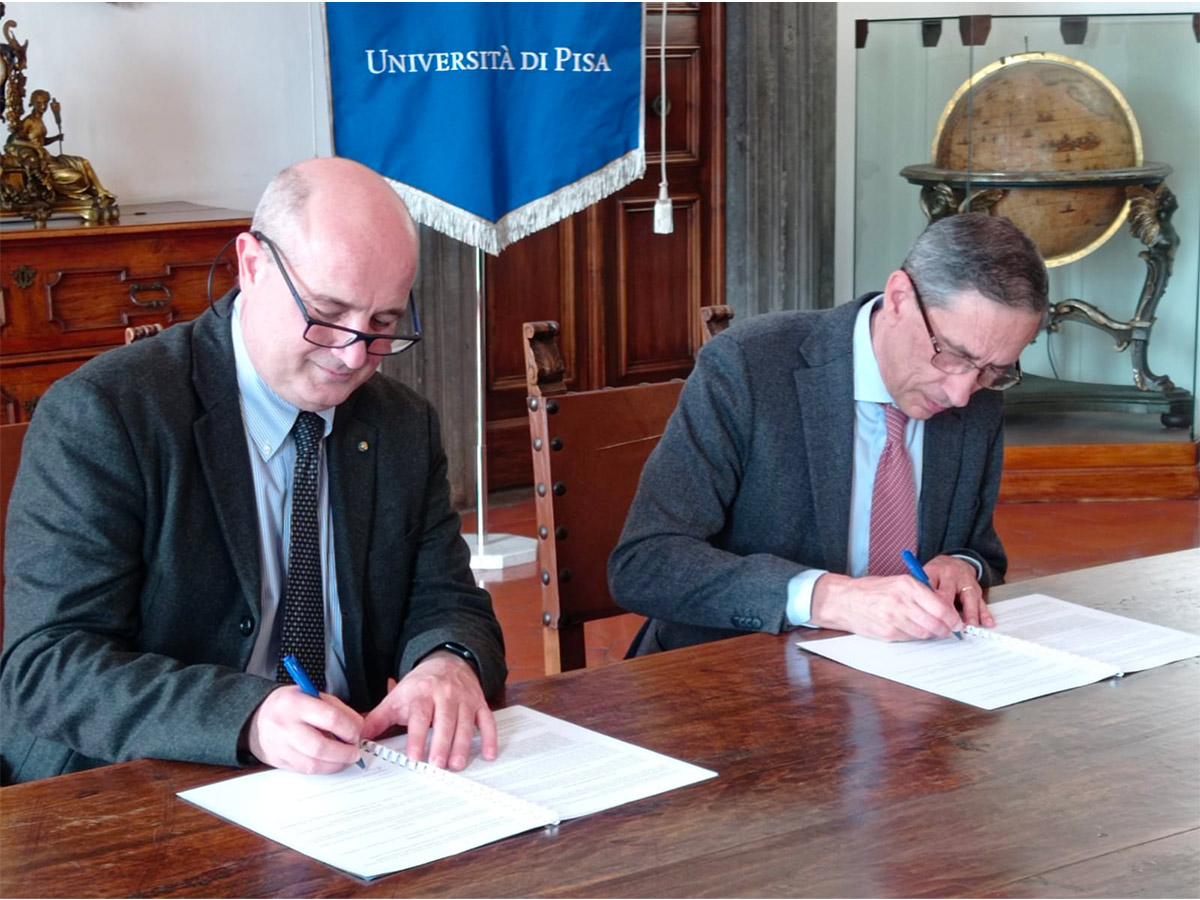 Il presidente dell’OGS, Nicola Casagli, e il rettore dell’Università di Pisa, Riccardo Zucchi, firmano l’accordo di collaborazione
